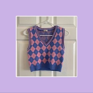 cropped pink and blue argyle sweater vest | size small
